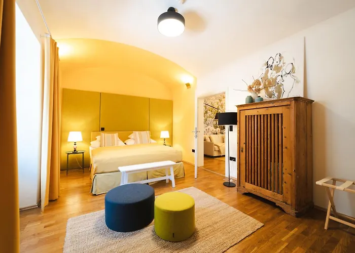 Yellow Flat By Grazrentals Vaulted Kitchen & Pet Friendly & Free Parking Apartmán